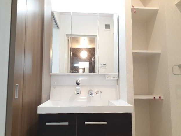 洗面設備　広い洗面スペース