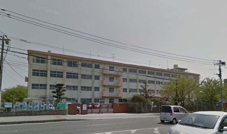 小学校　北九州市立八枝小学校（小学校）まで337m