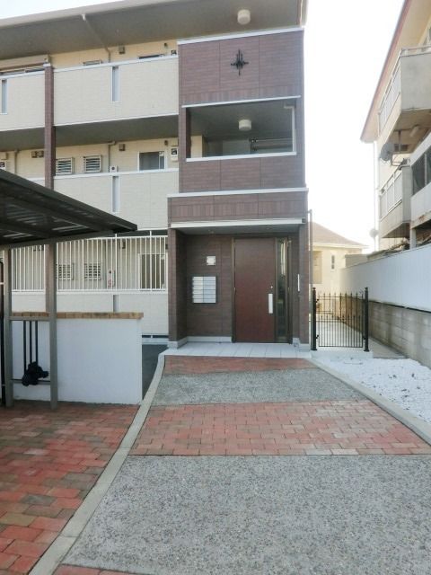 エントランス　お部屋につながるエントランスです