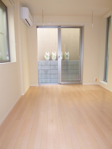 居室・リビング　★東南角部屋★３面窓★