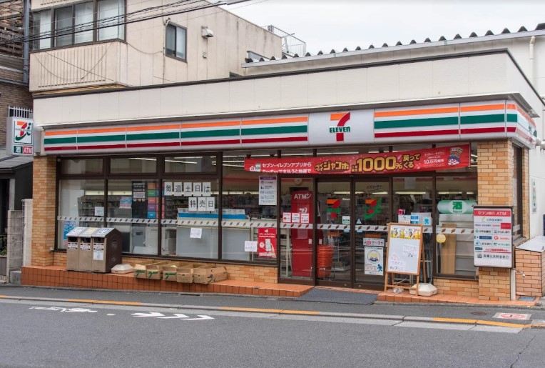 コンビニ　セブンイレブン新宿神楽坂駅西店（コンビニ）まで154m