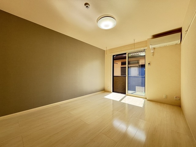 居室・リビング　別部屋参考写真です