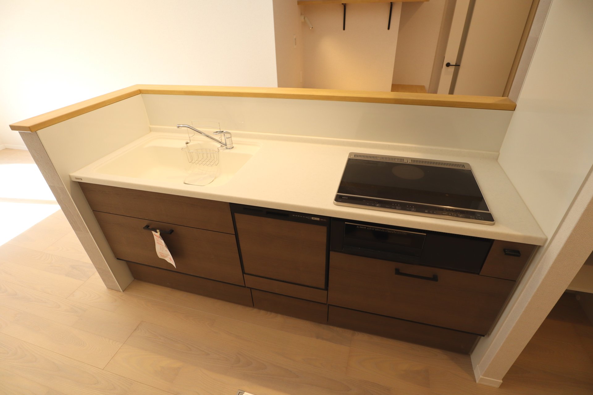 キッチン　人気のカウンターキッチン採用。食器洗浄機付キッチンです