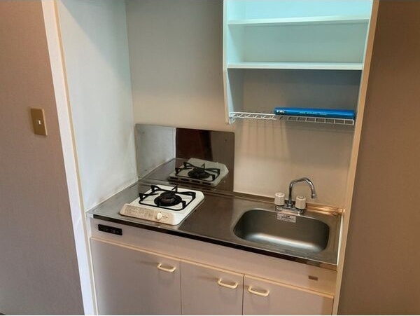 キッチン　※写真は同じマンションの違う部屋のものになります。