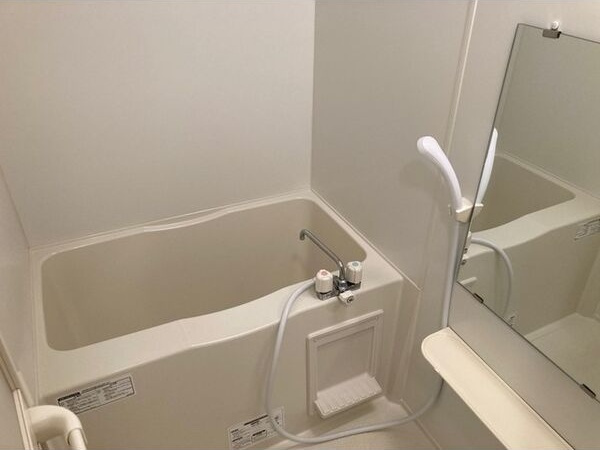 バス・シャワールーム　※写真は同じマンションの違う部屋のものになります。