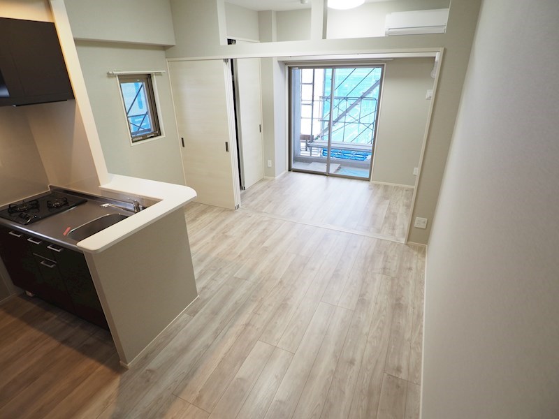 居室・リビング　8.5帖のリビング。角部屋です。