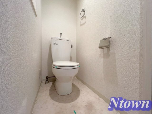 トイレ　落ち着いた色調のトイレです
