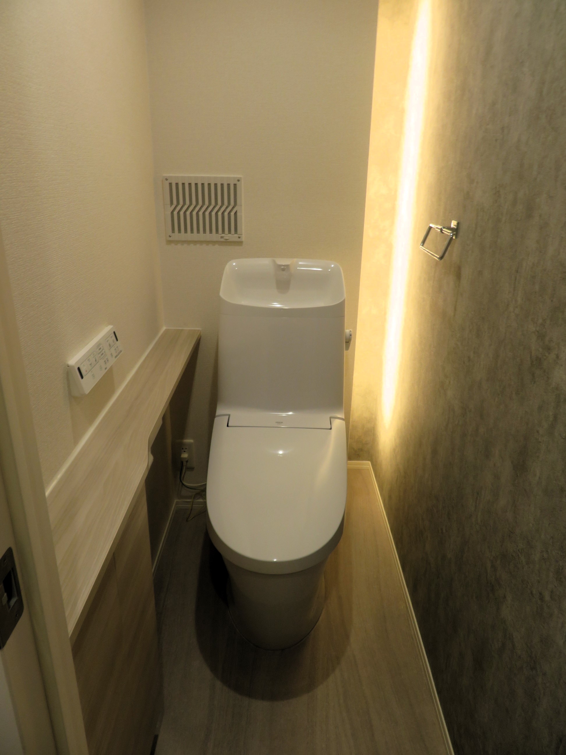 トイレ　ウォシュレット付きトイレです。