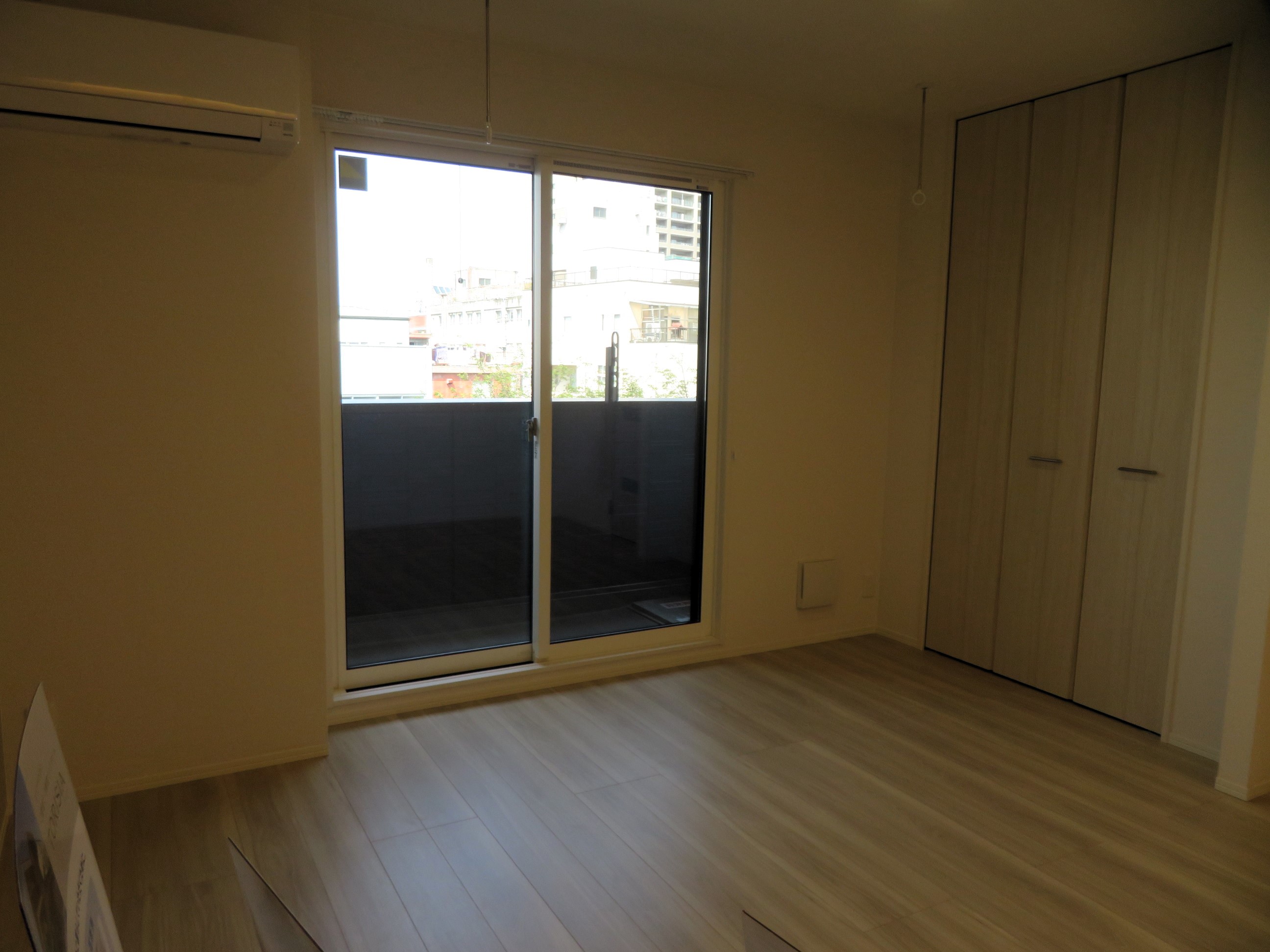 居室・リビング　8.2帖の洋室です。