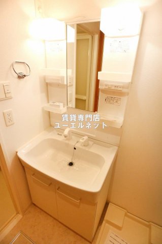 洗面設備　清潔感ある独立洗面台で毎日気持ちよく♪