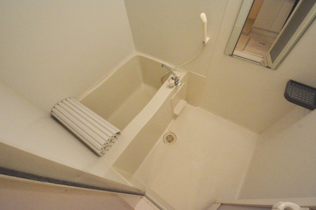 バス・シャワールーム　シンプルで機能的なユニットバスです！