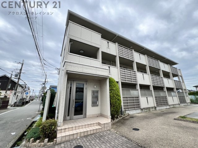 建物外観　オートロックで外部の人間が簡単に出入りできないため安心です。