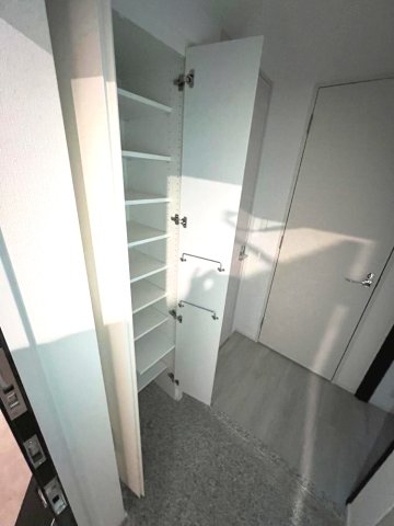 その他設備　別号室参考写真　床の色は奇数階ホワイト、偶数階ブラウンです