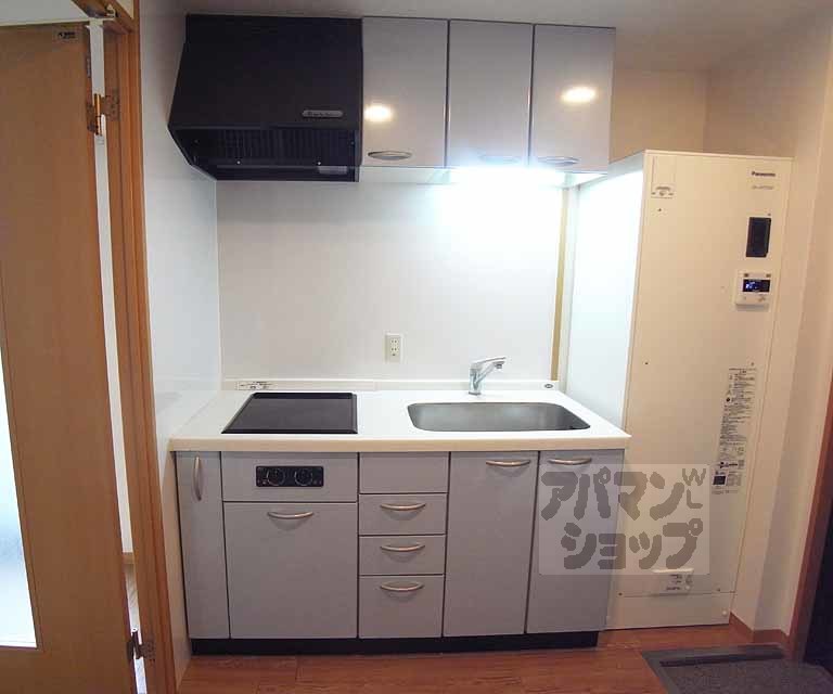 キッチン　キッチンスペースにもたっぷり収納有り！