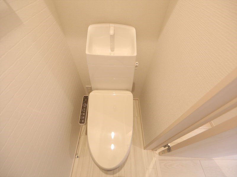 トイレ　温水洗浄暖房便座付トイレ　同仕様写真