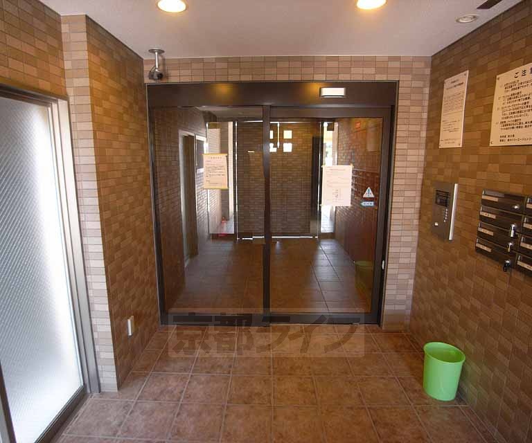 エントランス　玄関はシンプルに美しく