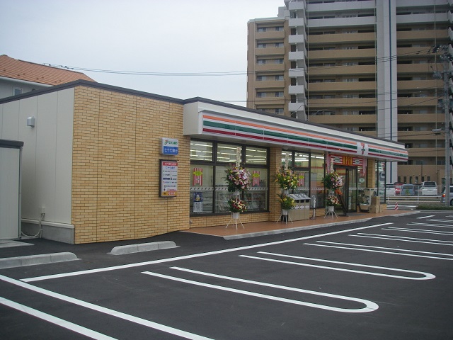 コンビニ　セブンイレブン仙台岩切店（コンビニ）まで698m