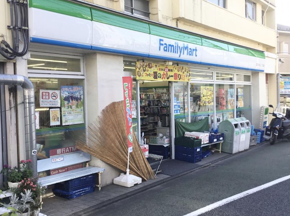 コンビニ　ファミリーマート文京向丘二丁目店（コンビニ）まで126m