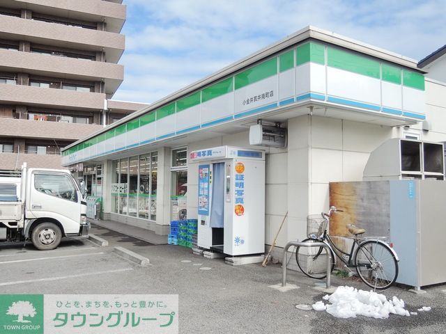 コンビニ　ファミリーマート武蔵境駅北口店（コンビニ）まで570m