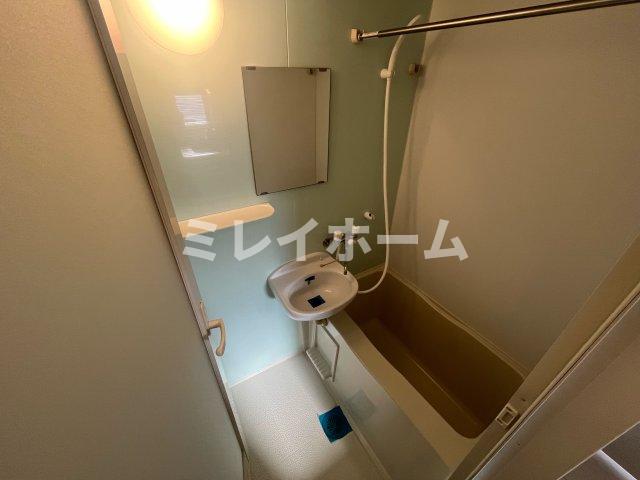 バス・シャワールーム　同建物内別のお部屋の参考写真になります。