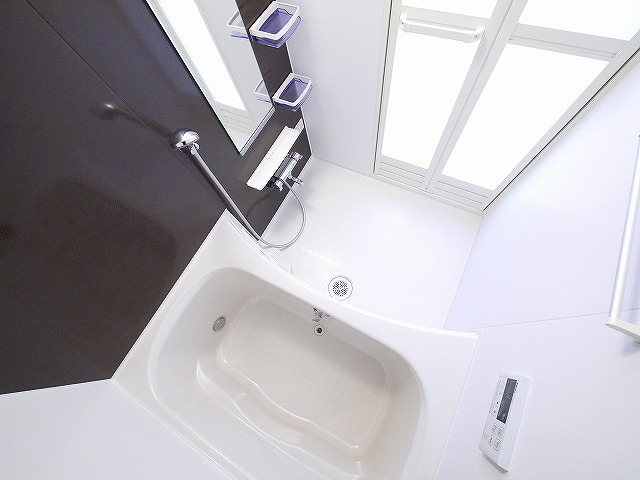 バス・シャワールーム　コンパクトで使いやすいお風呂です