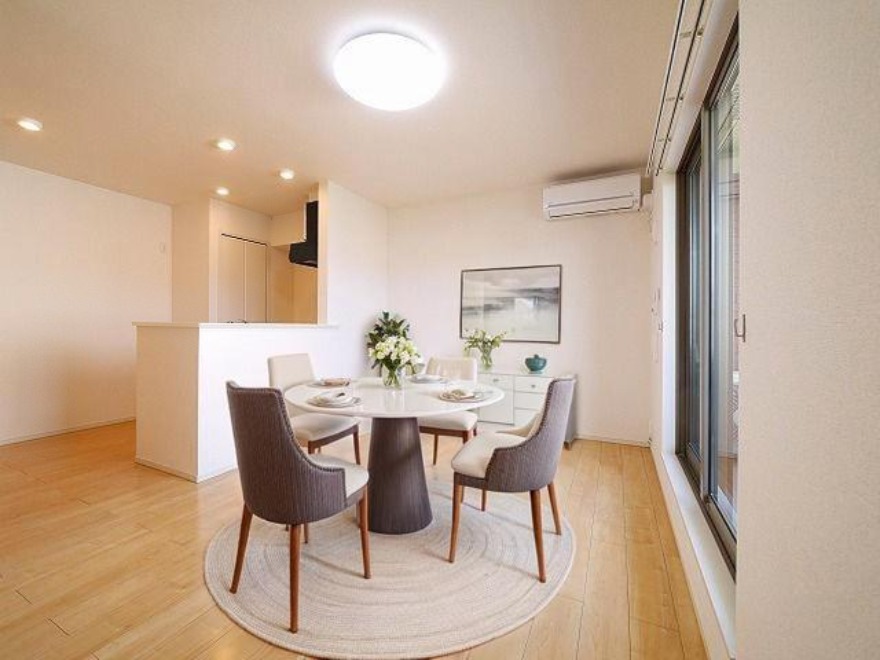 居室・リビング　CGで家具等を配置したもので家具等は含まれません