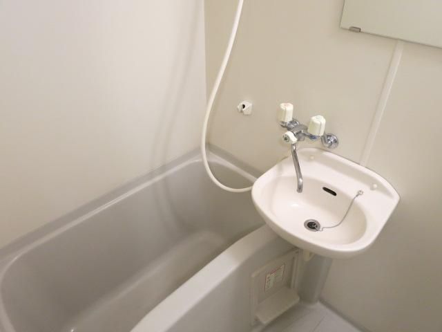 バス・シャワールーム　ゆったり過ごせるお風呂です