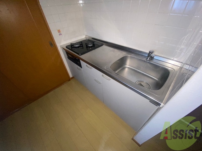 キッチン　プロパン利用の二口のガスコンロになります。