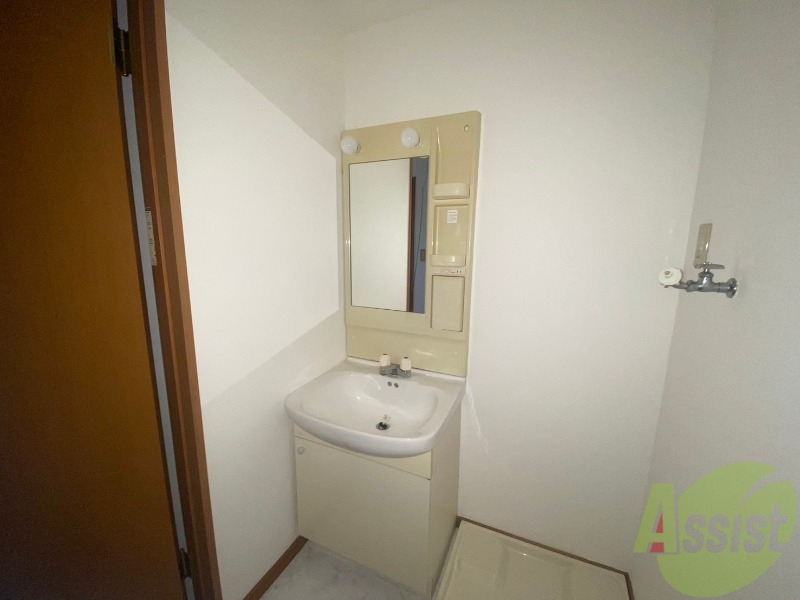 洗面設備　洗面台。身支度にはかかせない存在でございます。