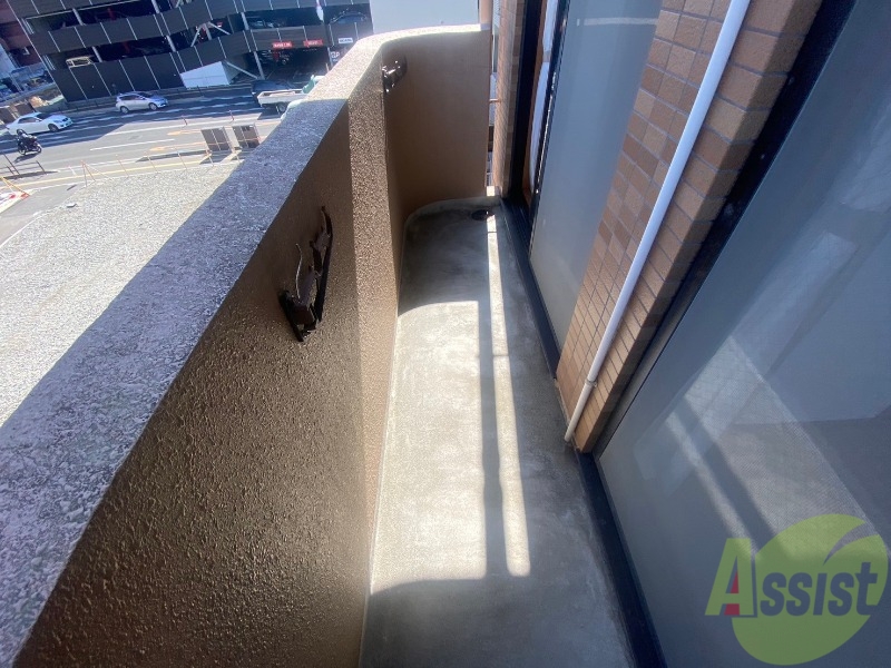 バルコニー　バルコニーは幅があり、広い印象を受けました。