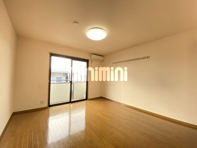 居室・リビング　同物件別室のイメージ写真を掲載しています