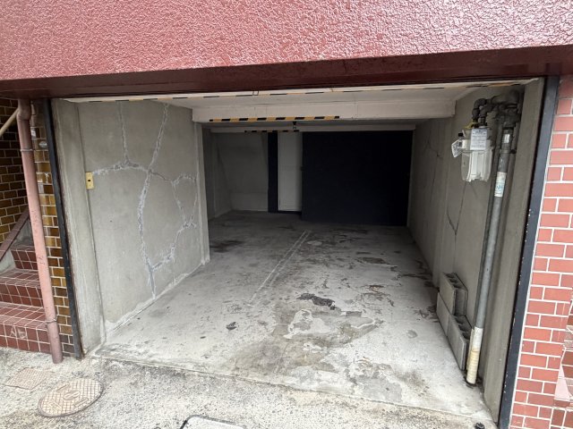 駐車場　高さ1.6m