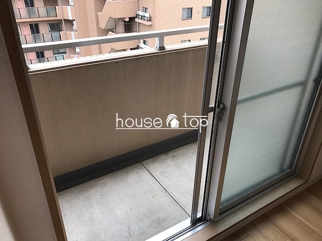 バルコニー　日当たりの良いバルコニーなので洗濯物を干すには最適ですよ♪