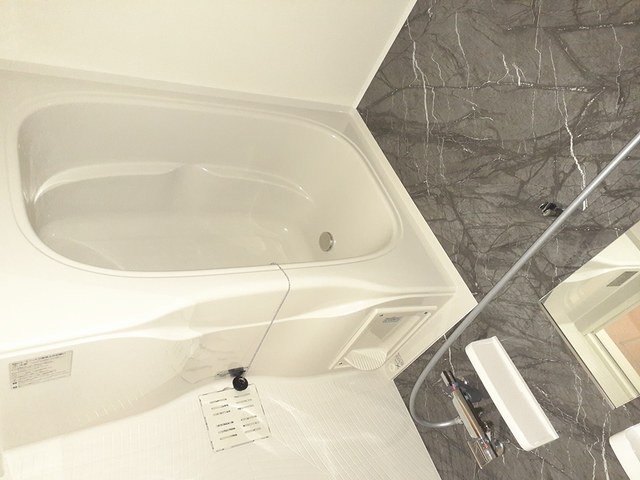 バス・シャワールーム　シャワー・追い焚き給湯