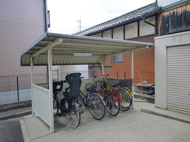 その他共有部分　屋根付き駐輪場スペース完備です