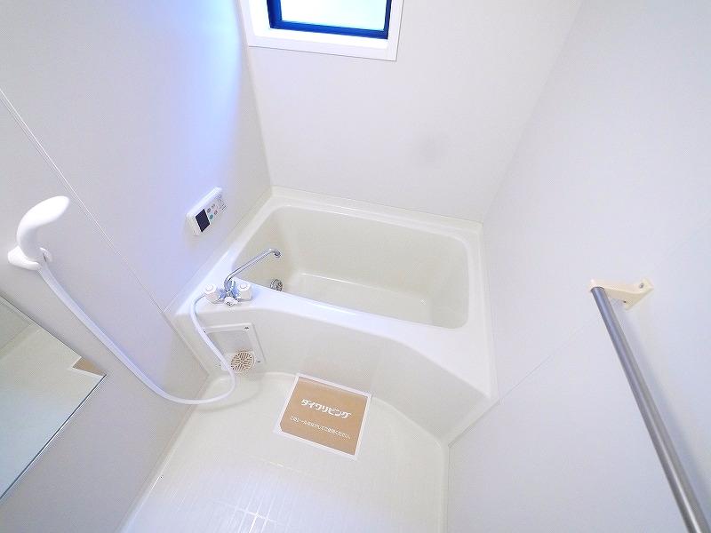 バス・シャワールーム　コンパクトで使いやすいお風呂です