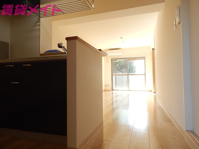 居室・リビング　同物件別部屋写真