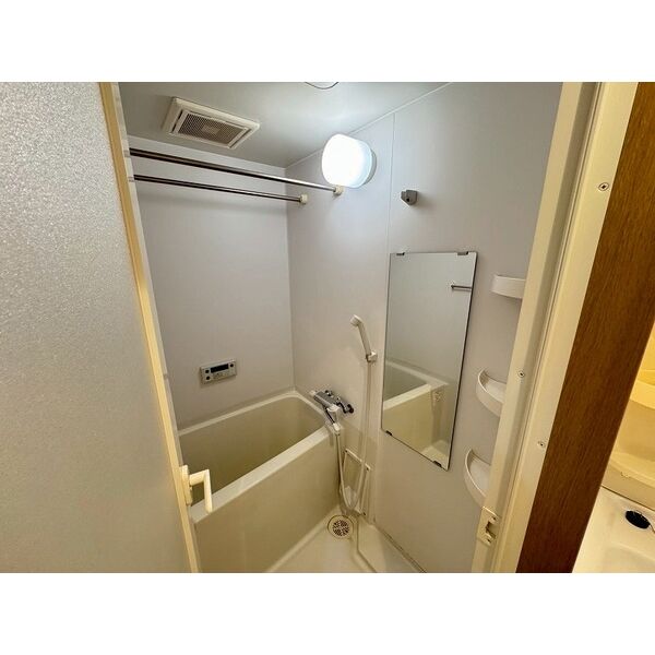 バス・シャワールーム　※このお写真は同物件の別のお部屋のお写真です。現状優先