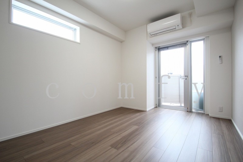 居室・リビング　２面採光のリビング