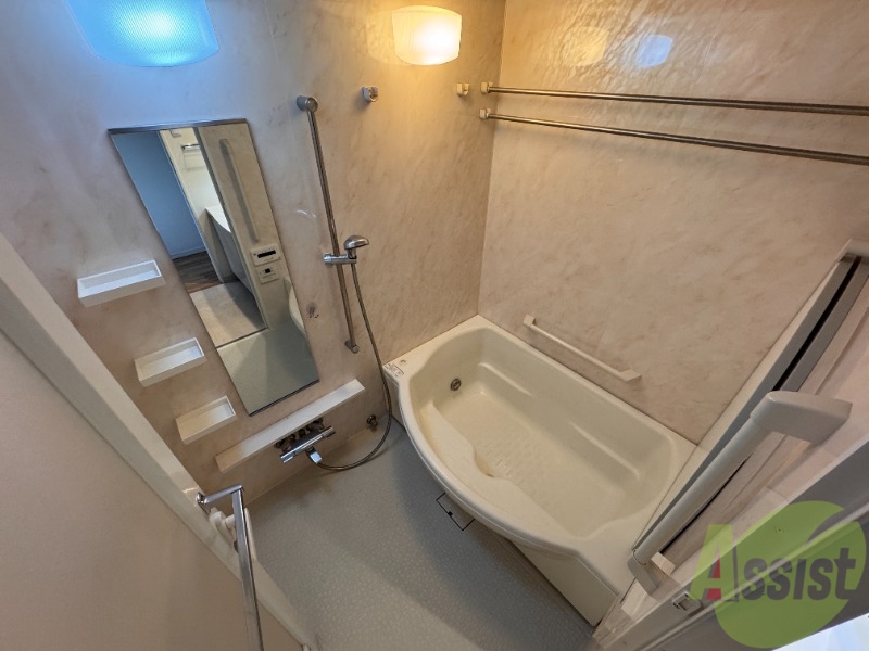 バス・シャワールーム　窓もあるので換気も出来てカビ予防できます！