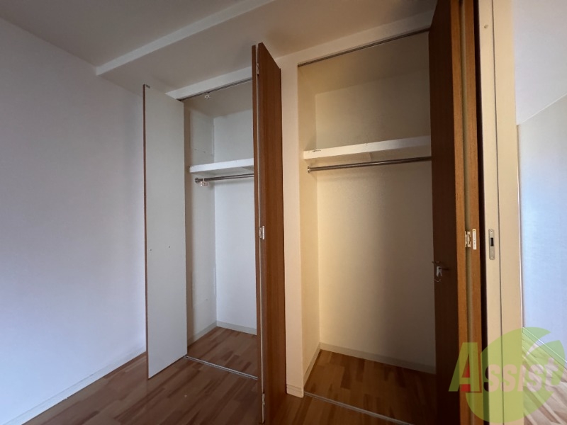 収納　広々収納でロングコートも掛けれますね♪