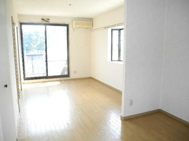 居室・リビング　南向きの明るい居室