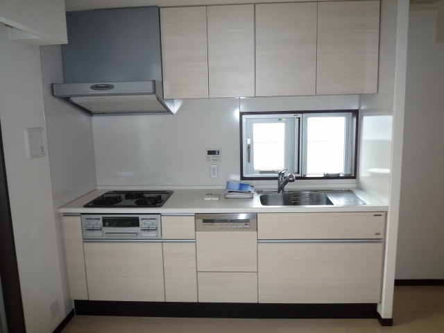 キッチン　システムキッチン3口コンロ付