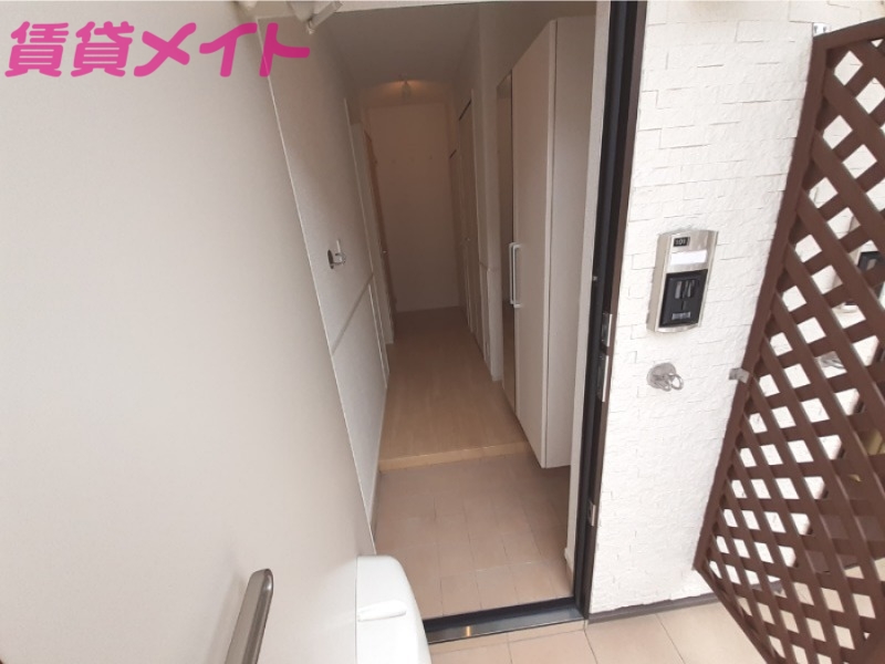 玄関　別部屋同タイプ