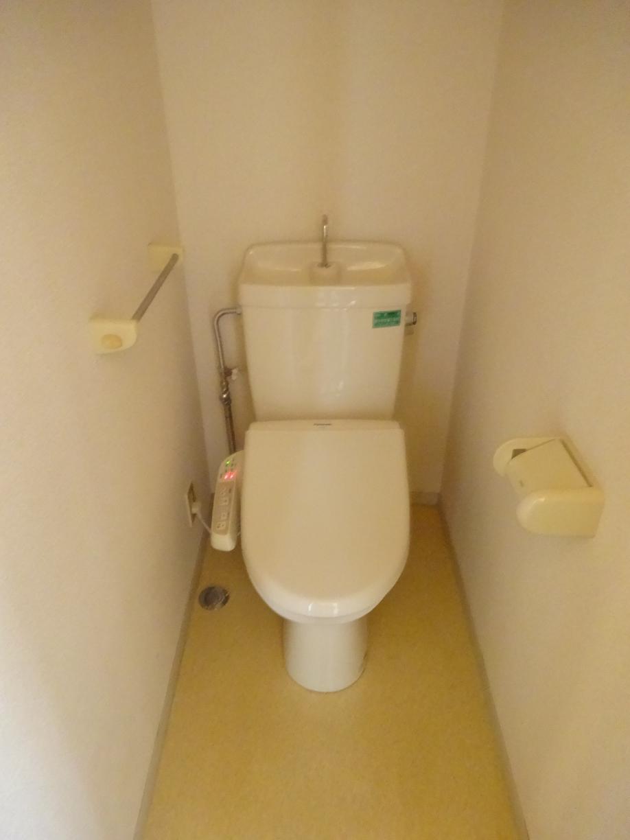 トイレ　温水洗浄暖房便座付トイレ（同タイプ）