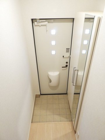 玄関　収納もある玄関です