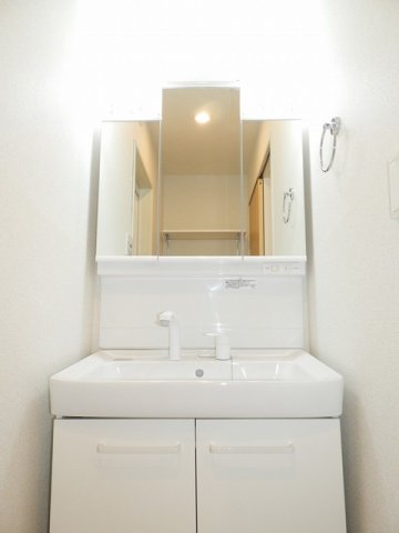 洗面設備　脱衣スペースもあります