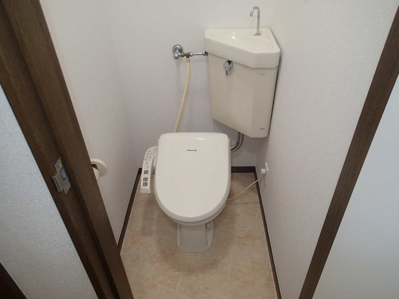 トイレ　温水洗浄便座