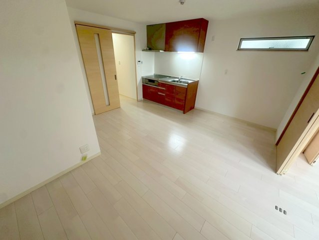 居室・リビング　明るく広々としたリビングです。