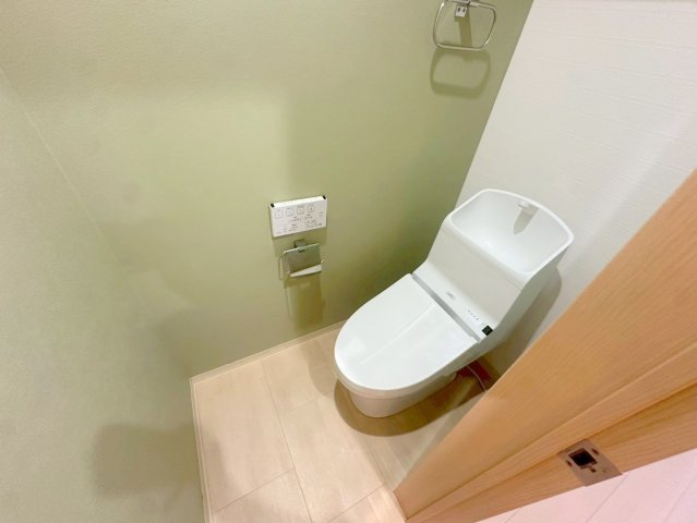 トイレ　綺麗なトイレにはウォシュレット標準装備です。